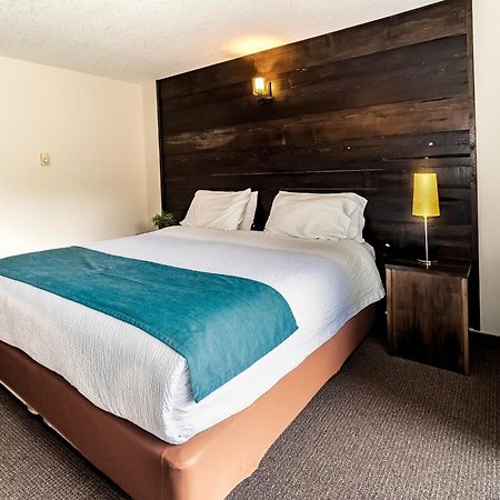 3 Pines Lodge Muskoka Хантсвилл Экстерьер фото