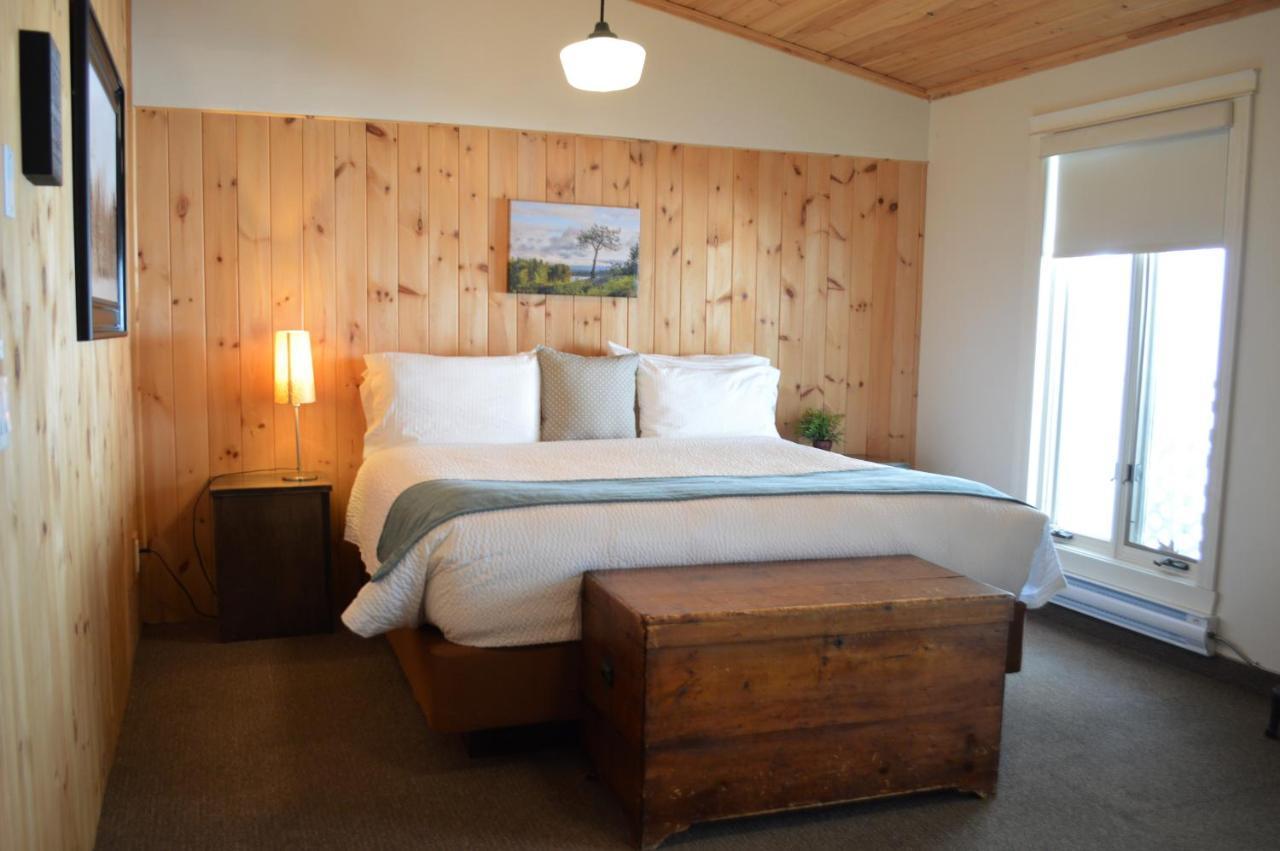 3 Pines Lodge Muskoka Хантсвилл Экстерьер фото