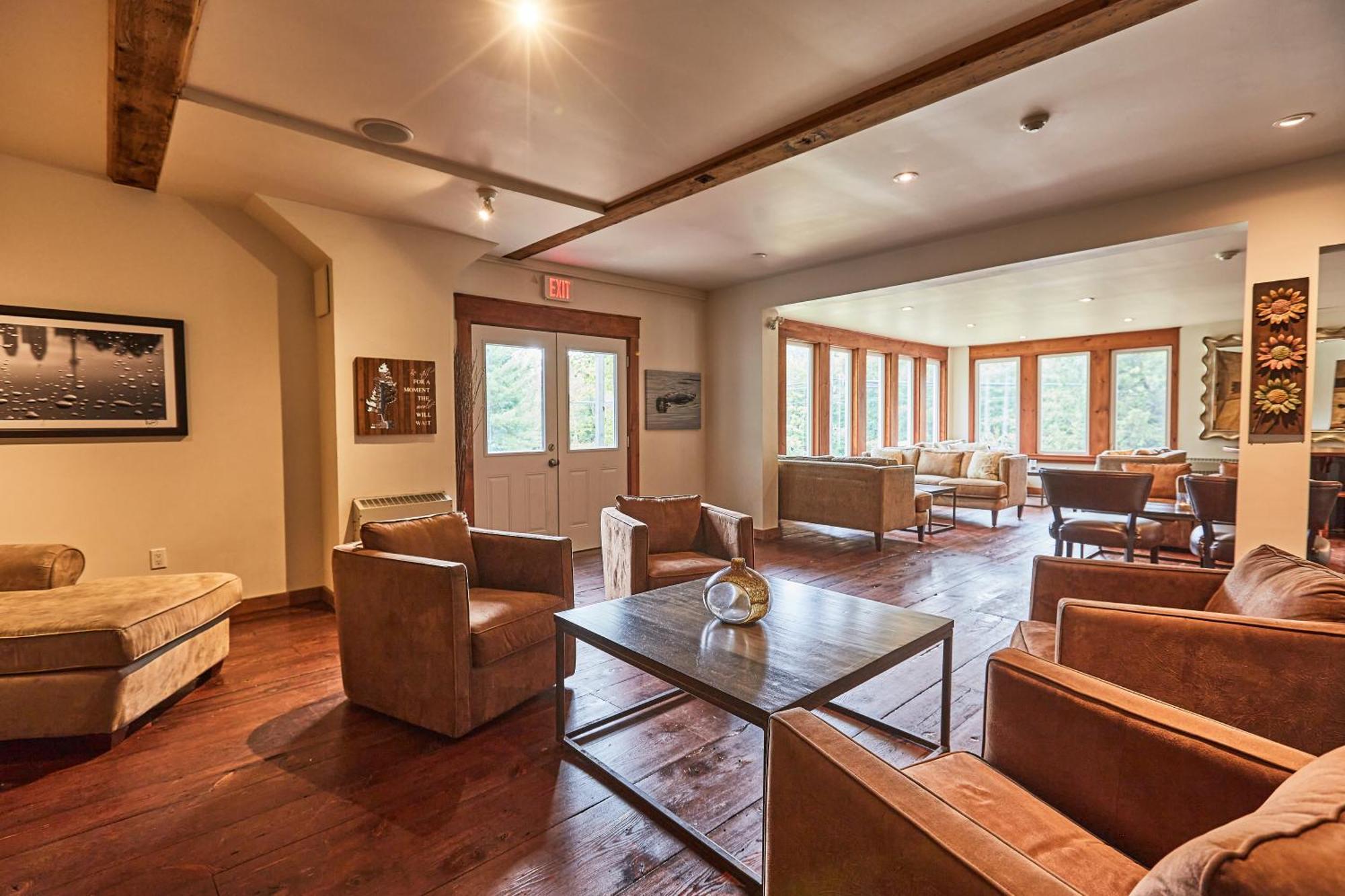 3 Pines Lodge Muskoka Хантсвилл Экстерьер фото
