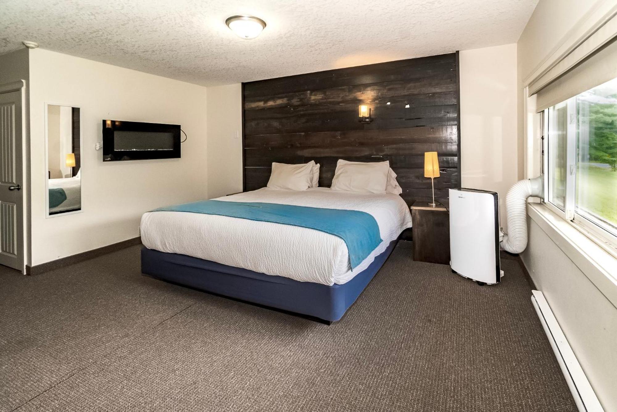 3 Pines Lodge Muskoka Хантсвилл Экстерьер фото
