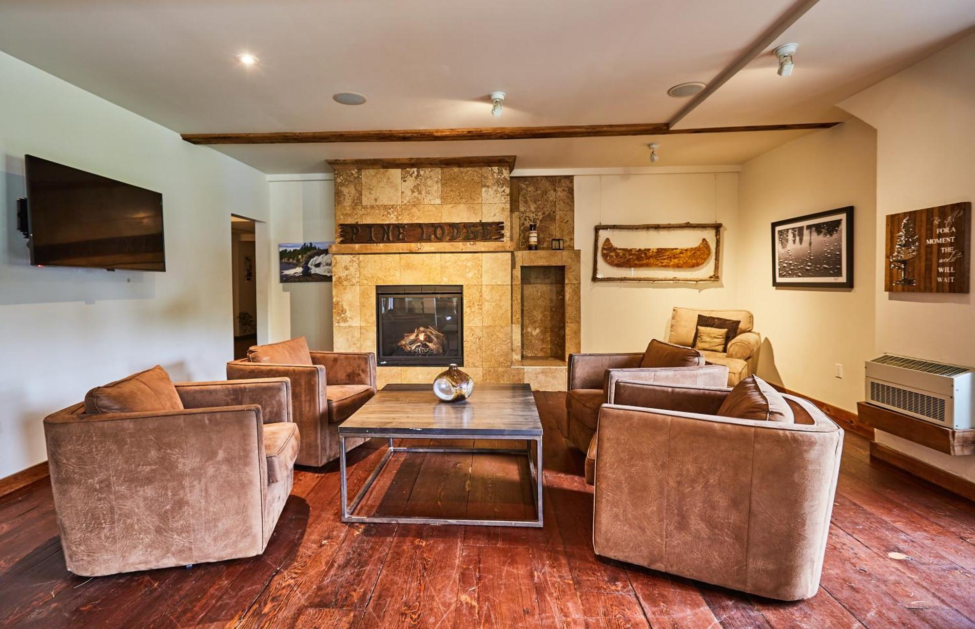 3 Pines Lodge Muskoka Хантсвилл Экстерьер фото