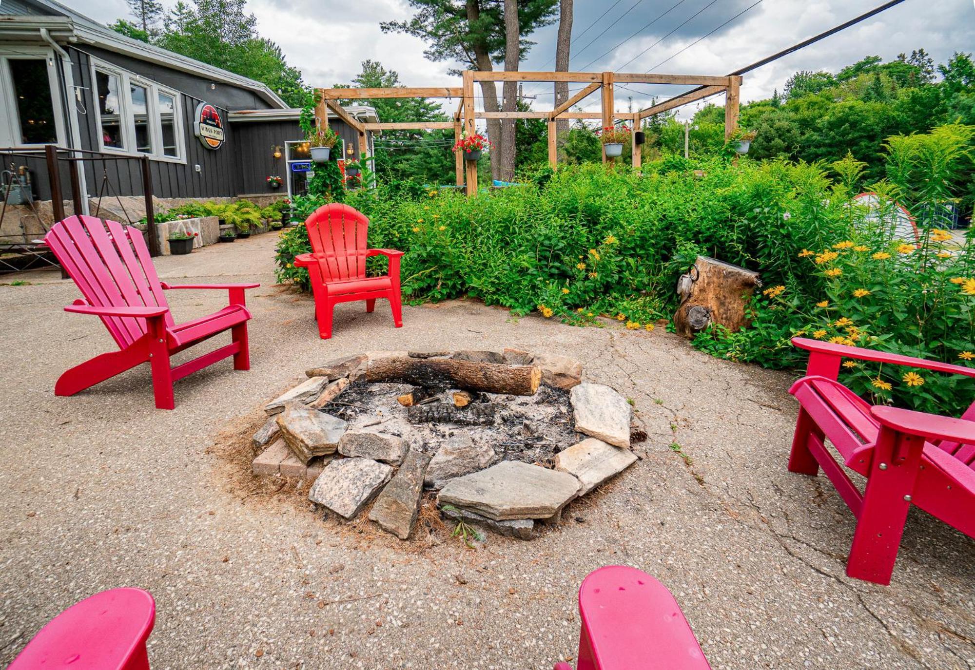 3 Pines Lodge Muskoka Хантсвилл Экстерьер фото